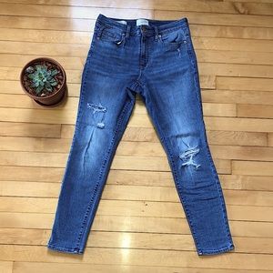 Universal Thread Supply Co. High Rise Skinny Jeans Distressed Medium wash Denim